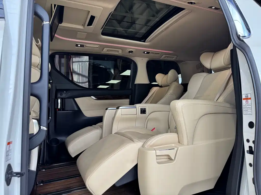 Toyota Alphard — фото 23