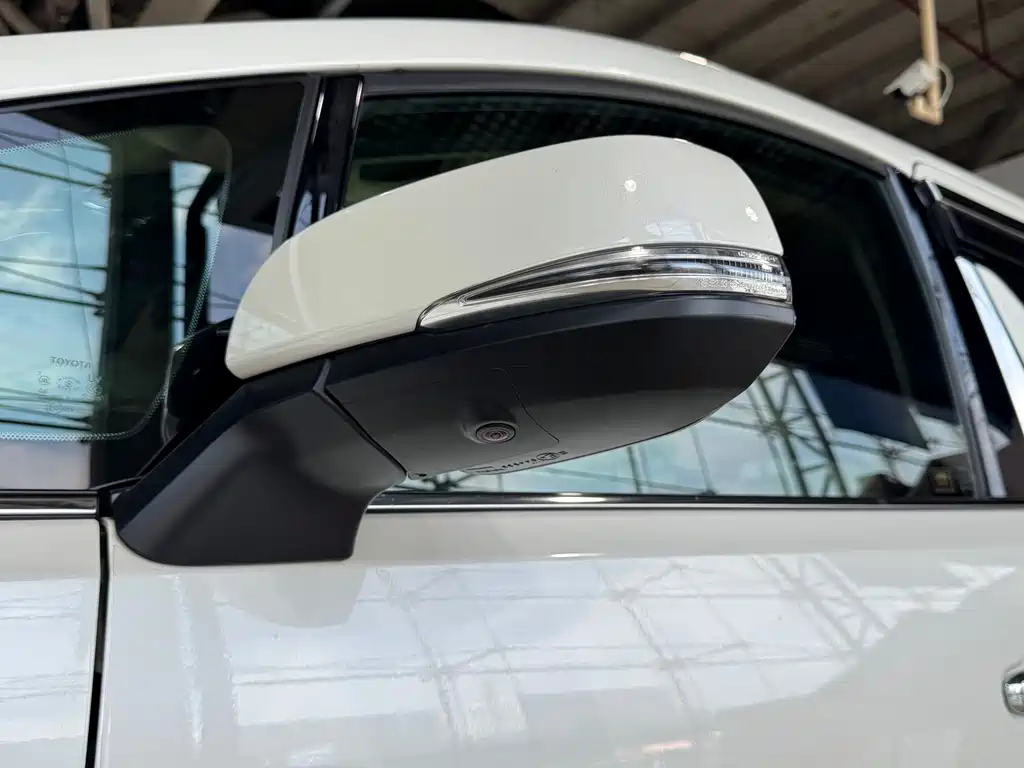 Toyota Alphard — фото 5