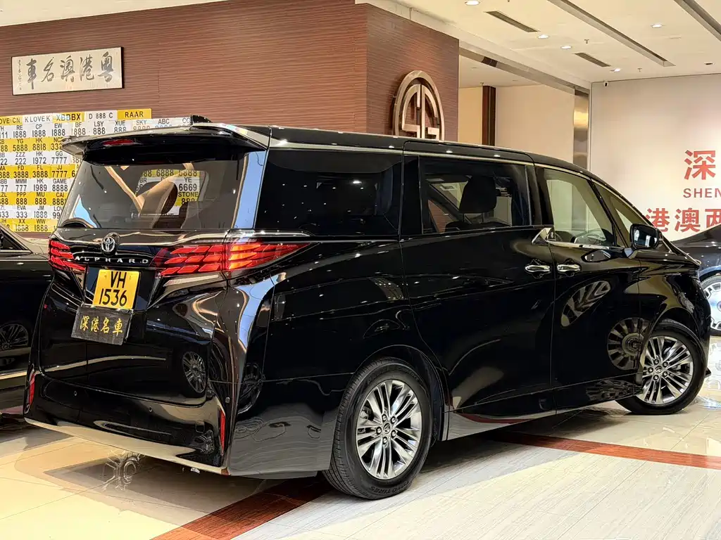 Toyota Alphard — фото 8