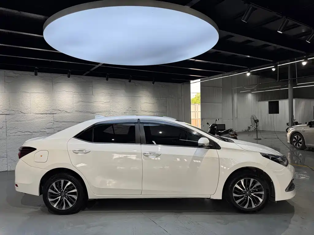 Toyota Corolla Hybrid — фото 4