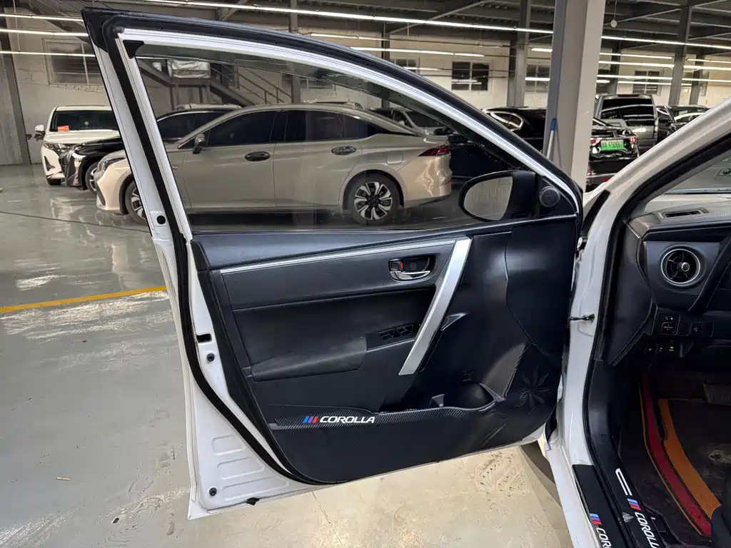 Toyota Corolla Hybrid — фото 6