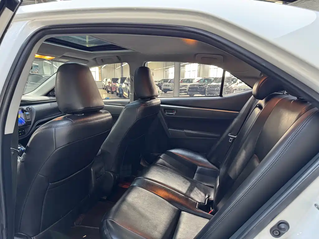Toyota Corolla Hybrid — фото 8