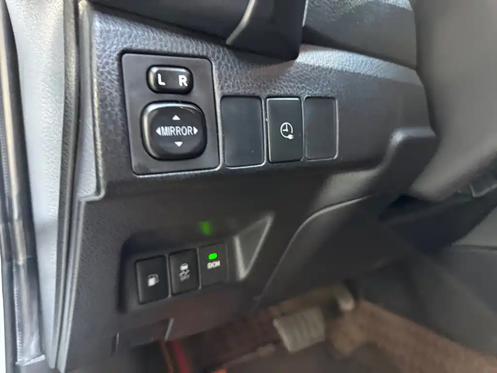 Toyota Corolla Hybrid — фото 9
