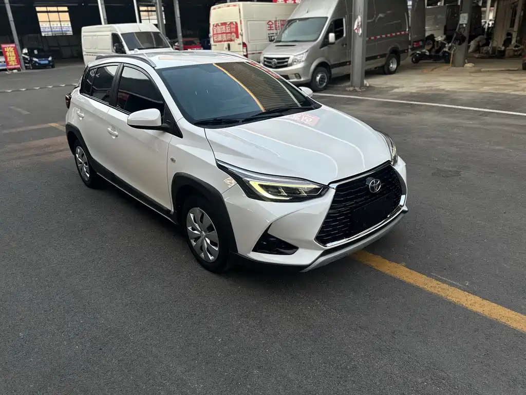 Toyota Yaris L — фото 3