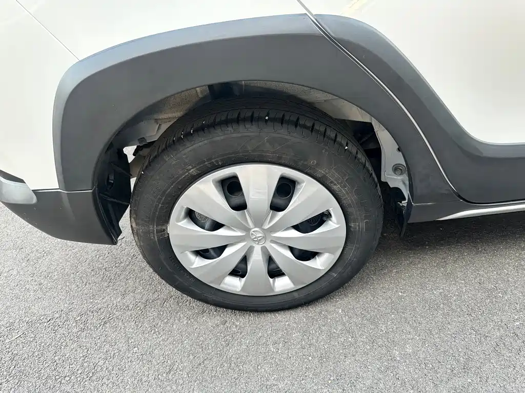 Toyota Yaris L — фото 4