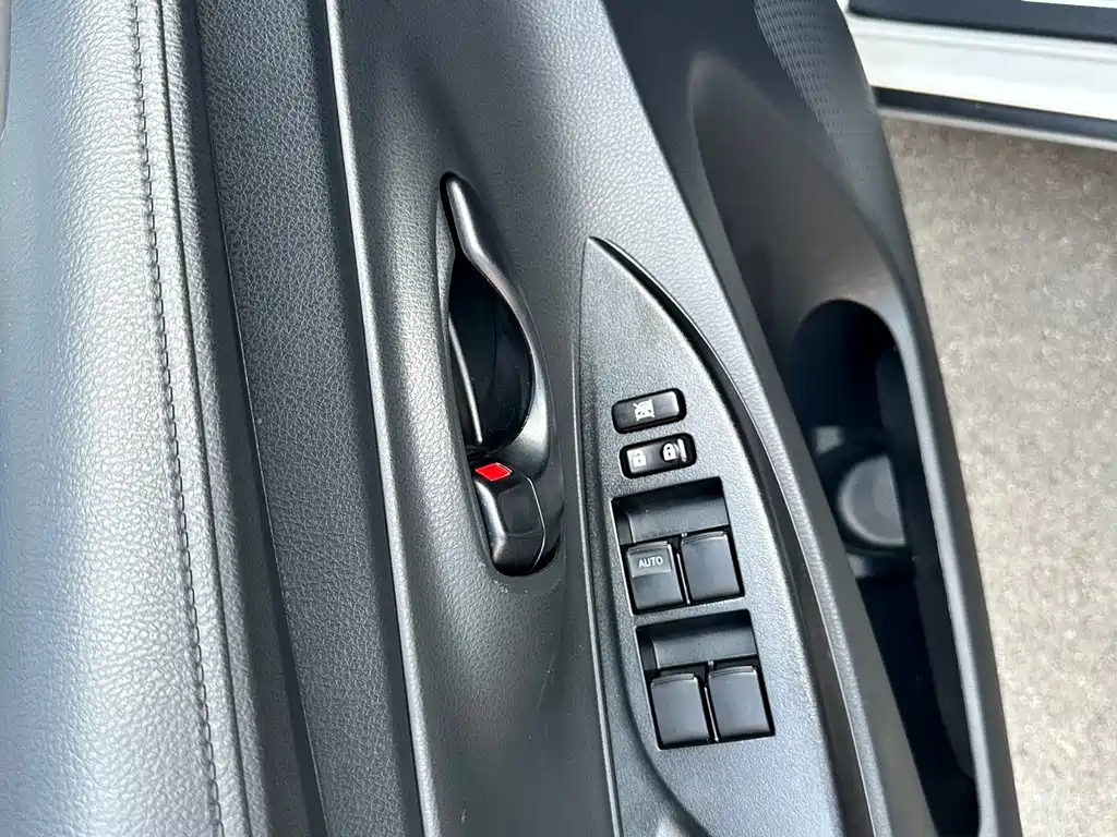 Toyota Yaris L — фото 5