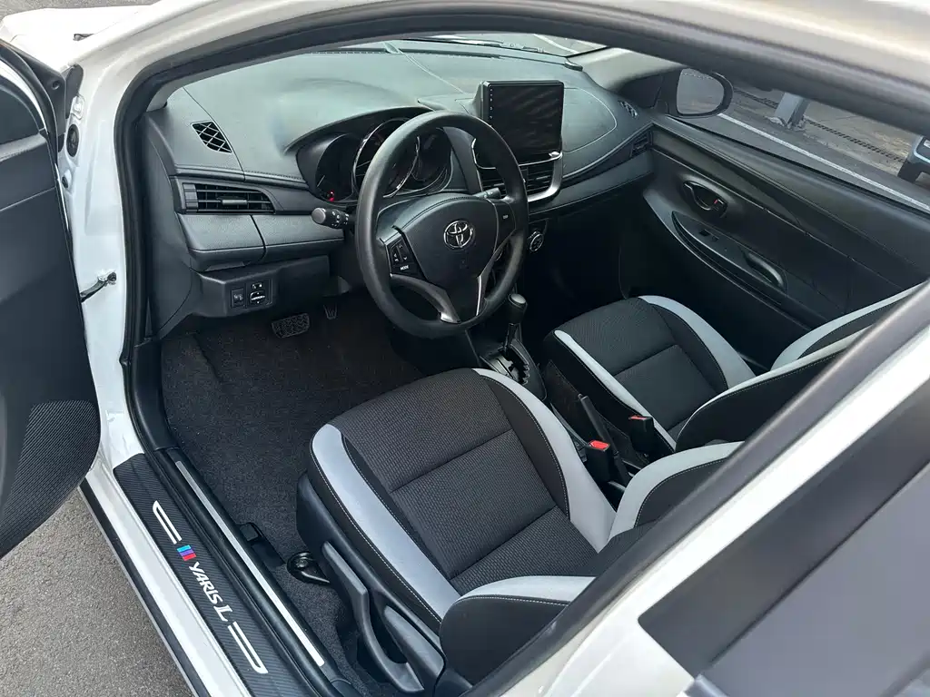Toyota Yaris L — фото 6