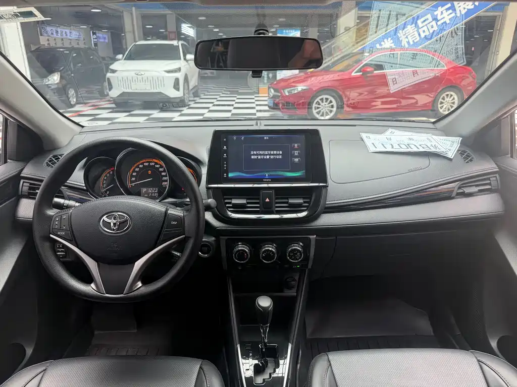 Toyota Yaris L — фото 11