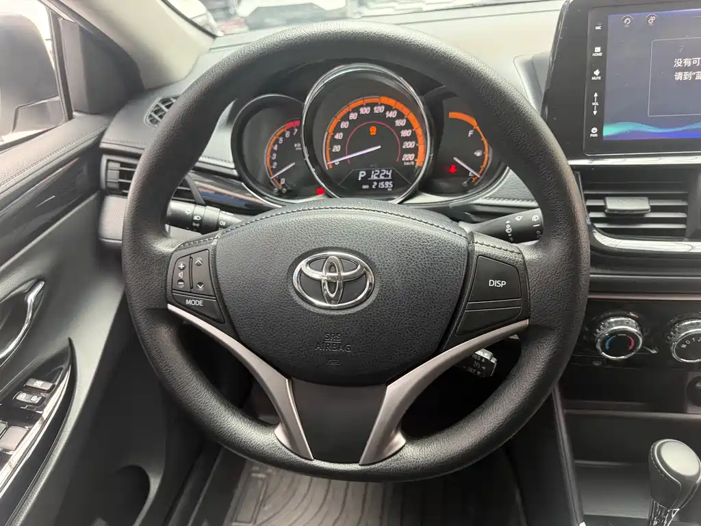 Toyota Yaris L — фото 13
