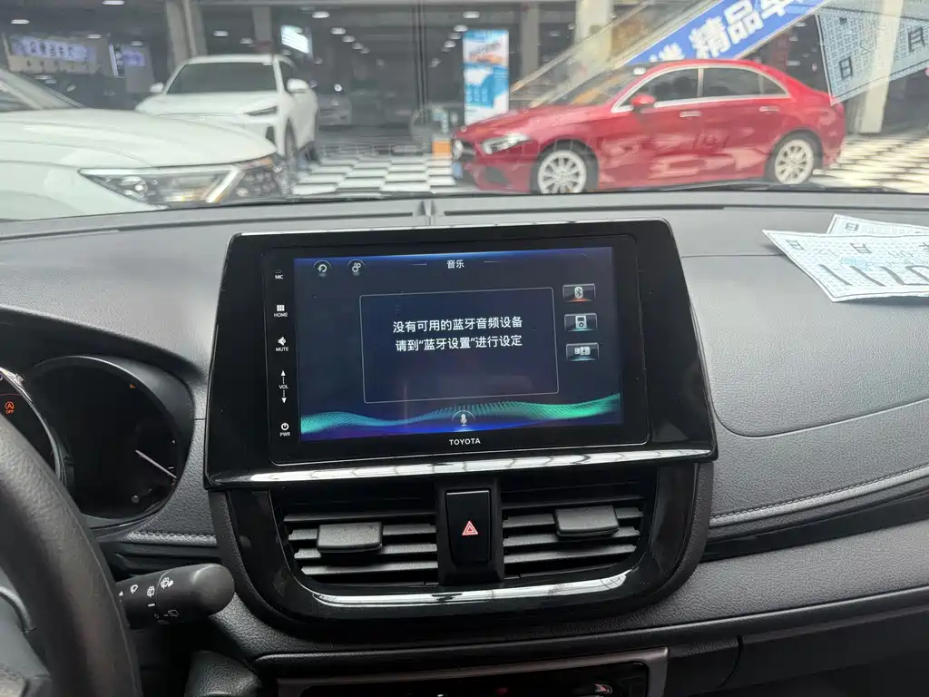 Toyota Yaris L — фото 14