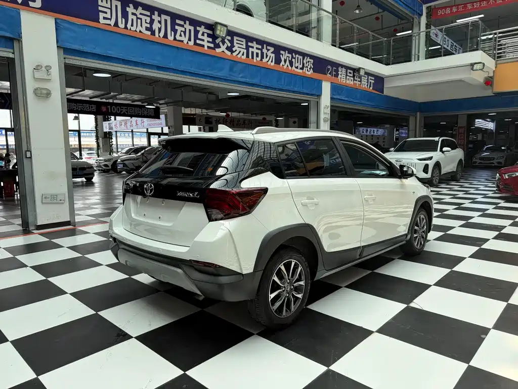 Toyota Yaris L — фото 6