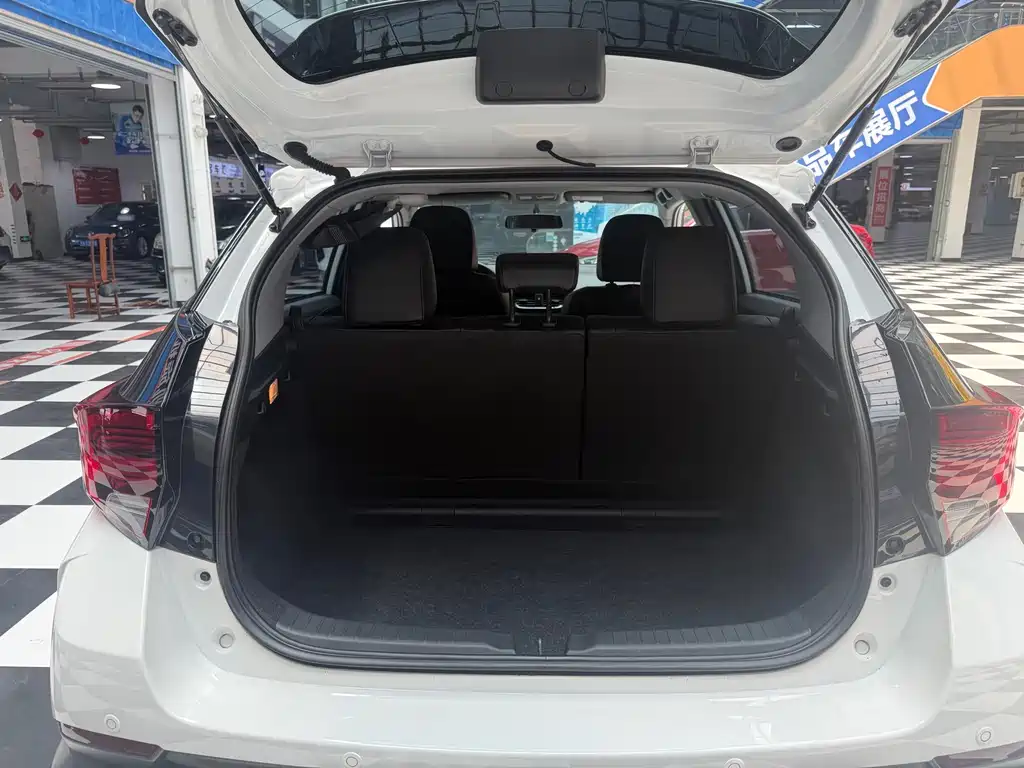 Toyota Yaris L — фото 8