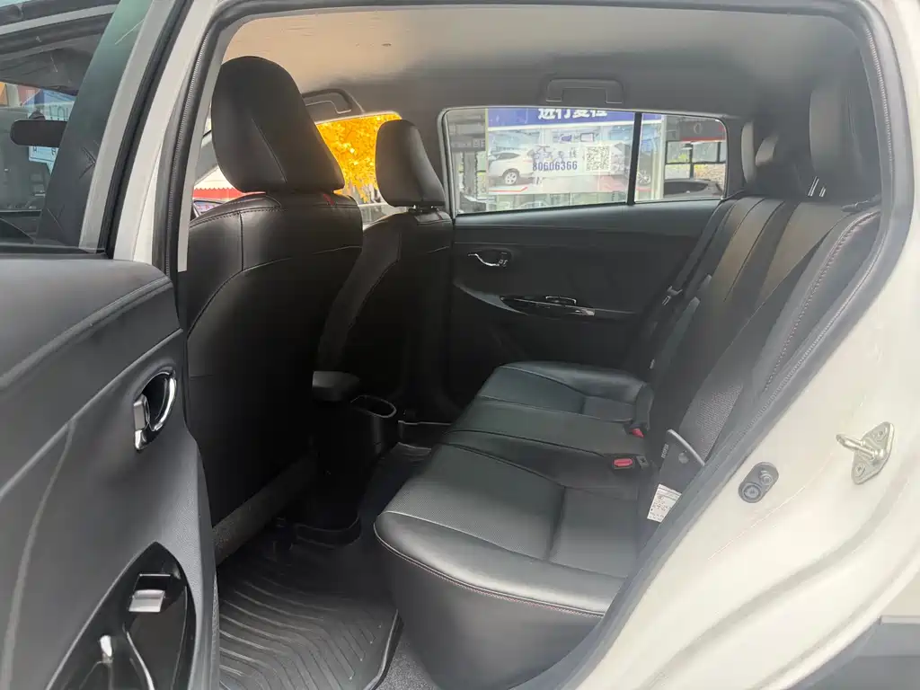 Toyota Yaris L — фото 10