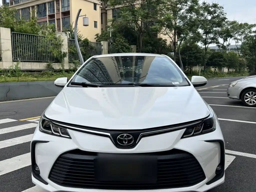 Toyota Corolla — фото 9
