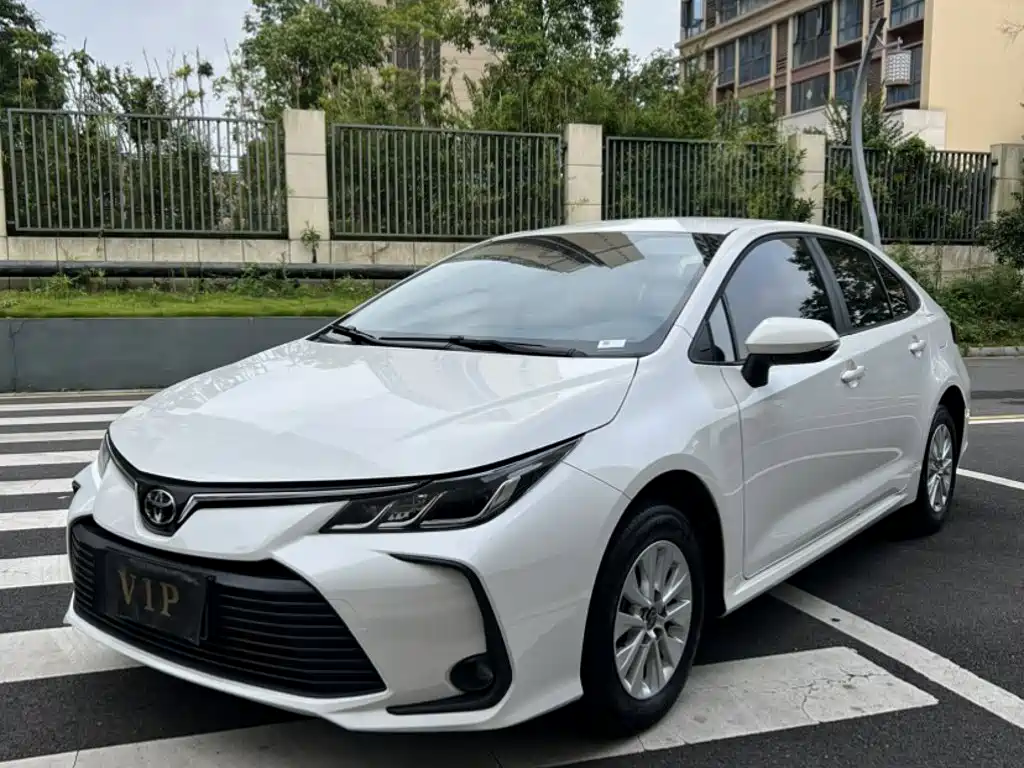 Toyota Corolla — фото 10