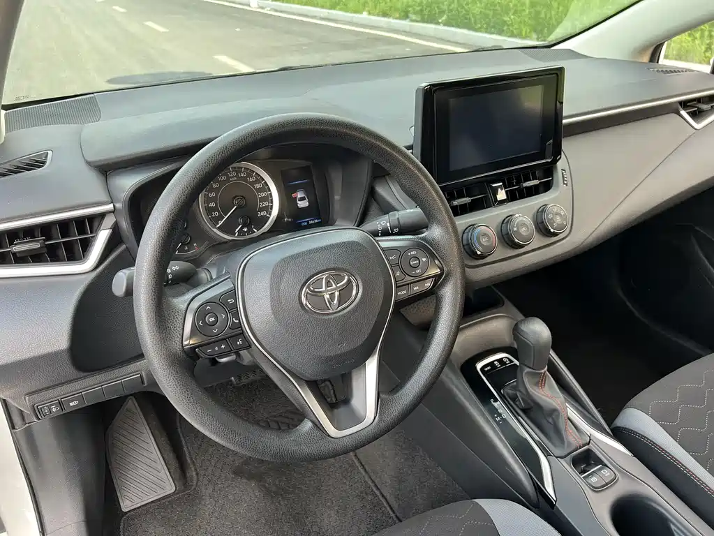 Toyota Corolla — фото 13