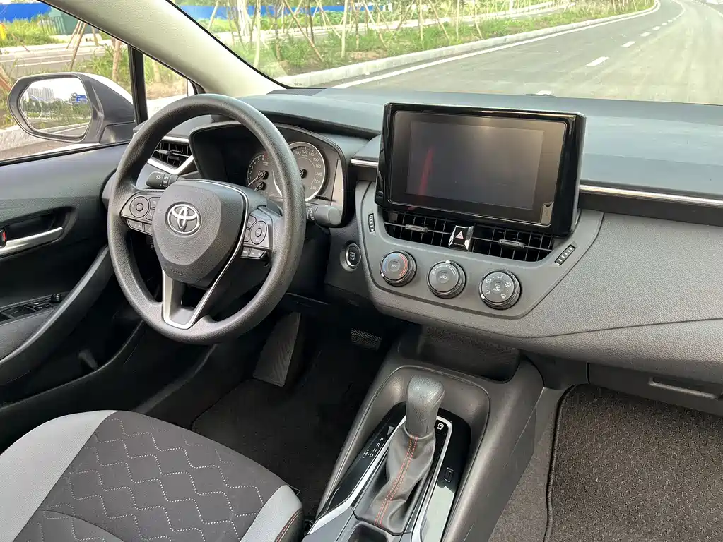 Toyota Corolla — фото 14
