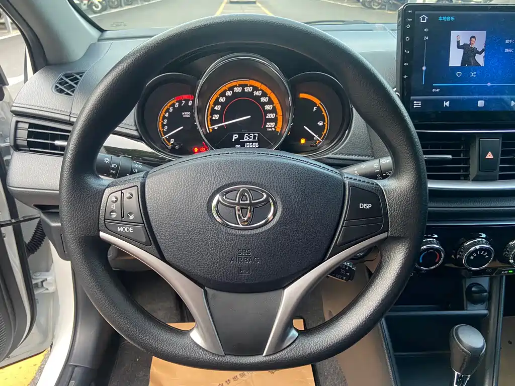 Toyota Yaris L — фото 15