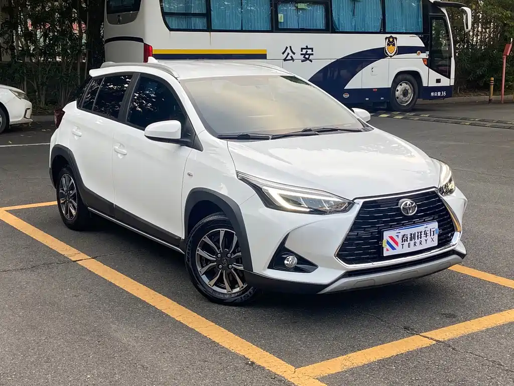 Toyota Yaris L — фото 3