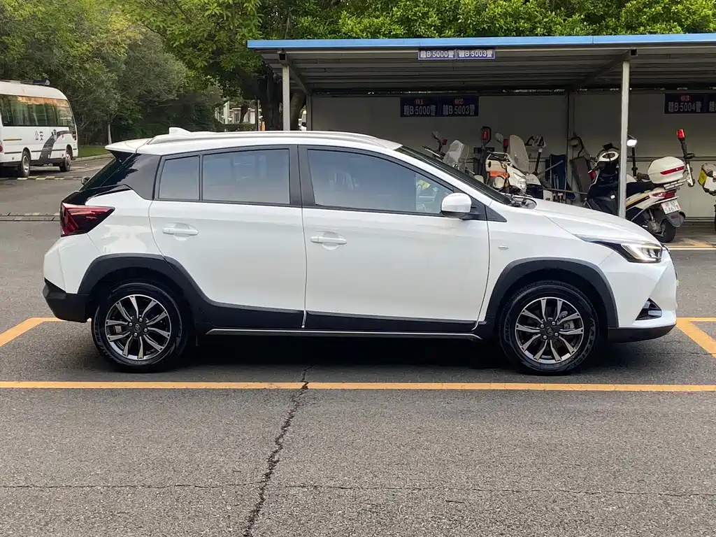 Toyota Yaris L — фото 7