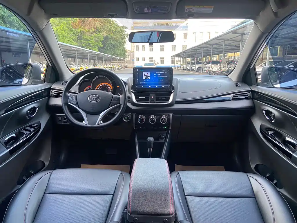 Toyota Yaris L — фото 9