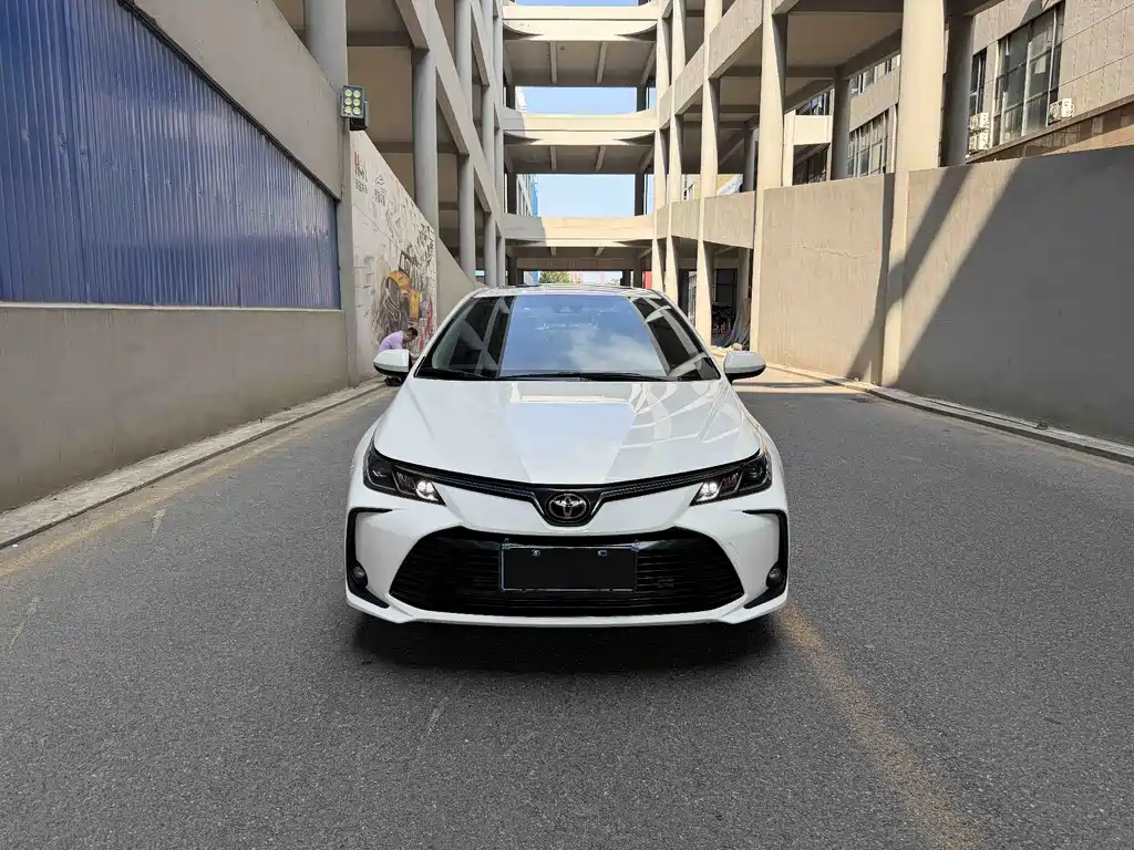 Toyota Corolla — фото 2