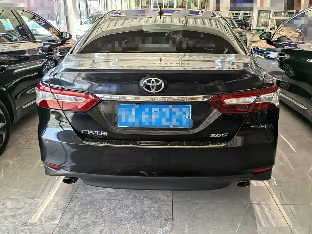 Toyota Camry — фото 5