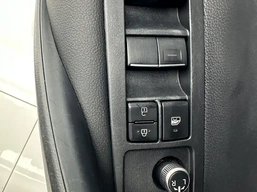 Toyota Corolla — фото 11