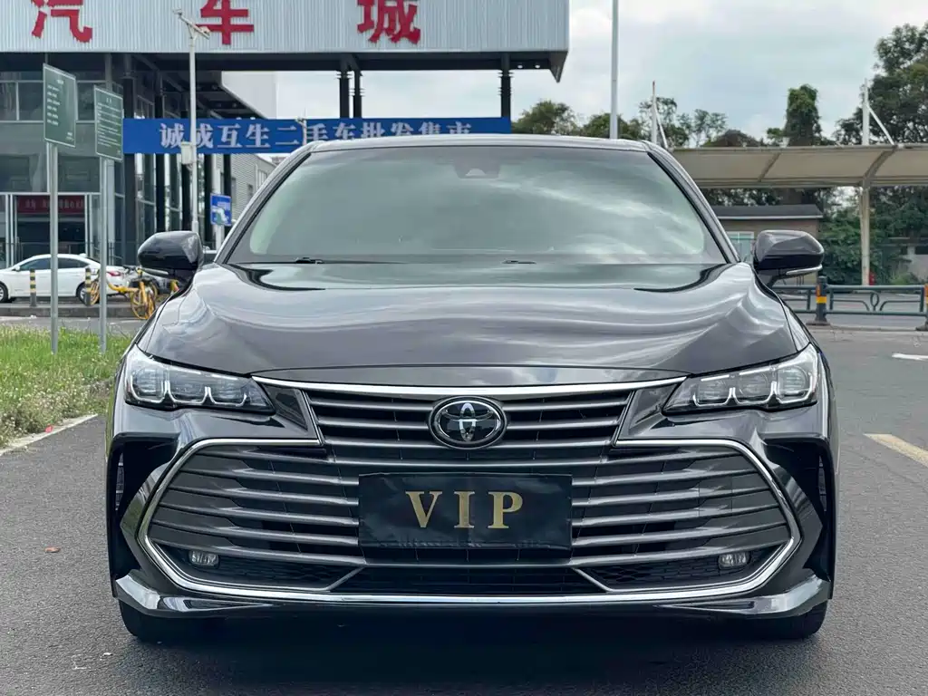Toyota Avalon — фото 2
