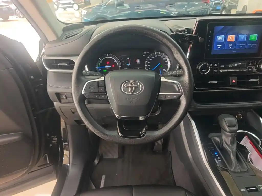 Toyota Highlander — фото 11