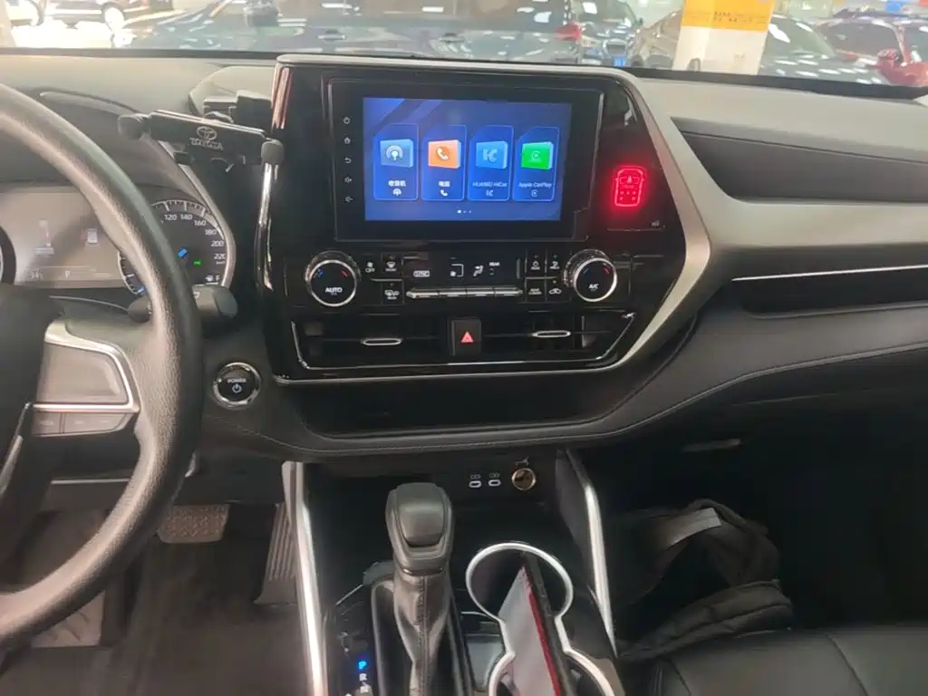 Toyota Highlander — фото 13