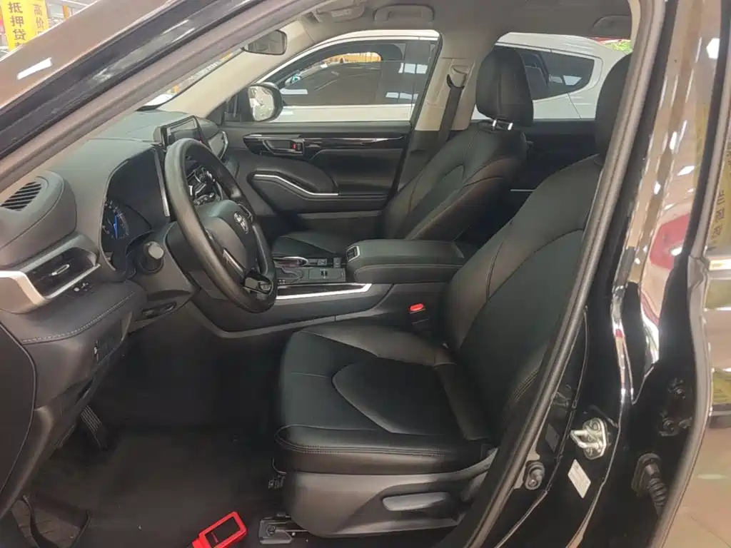 Toyota Highlander — фото 15