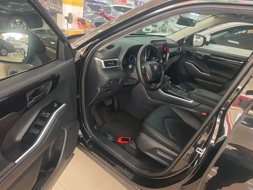 Toyota Highlander — фото 16