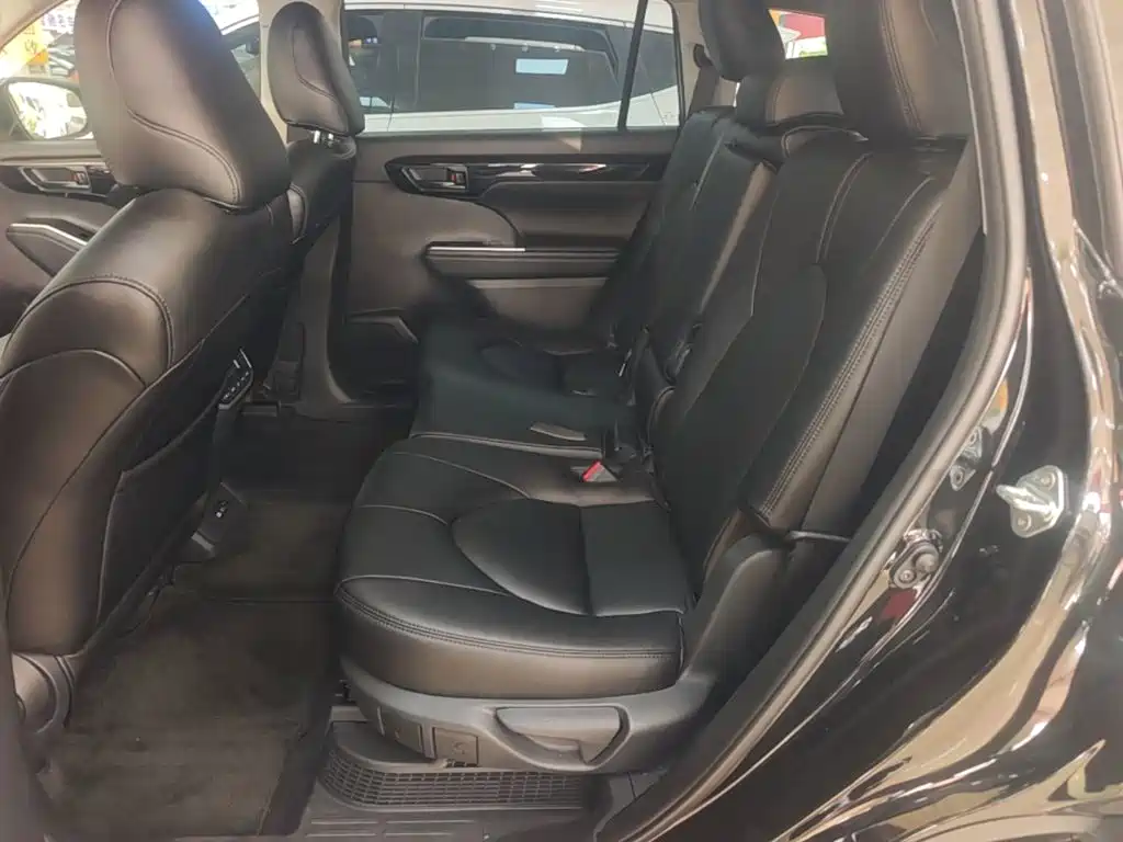 Toyota Highlander — фото 17