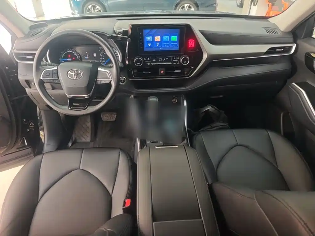 Toyota Highlander — фото 10