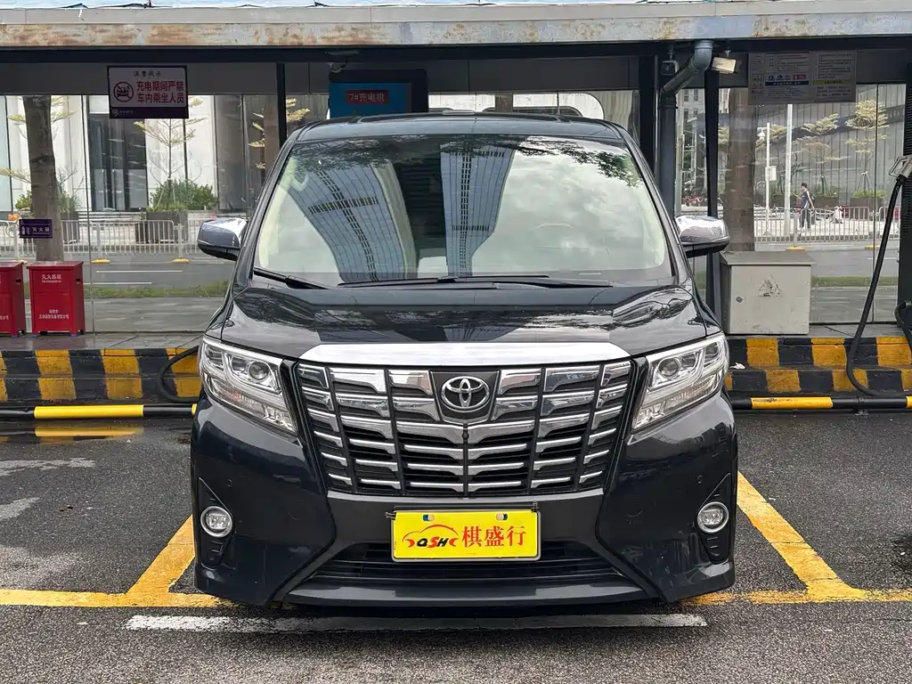 Toyota Alphard — фото 2