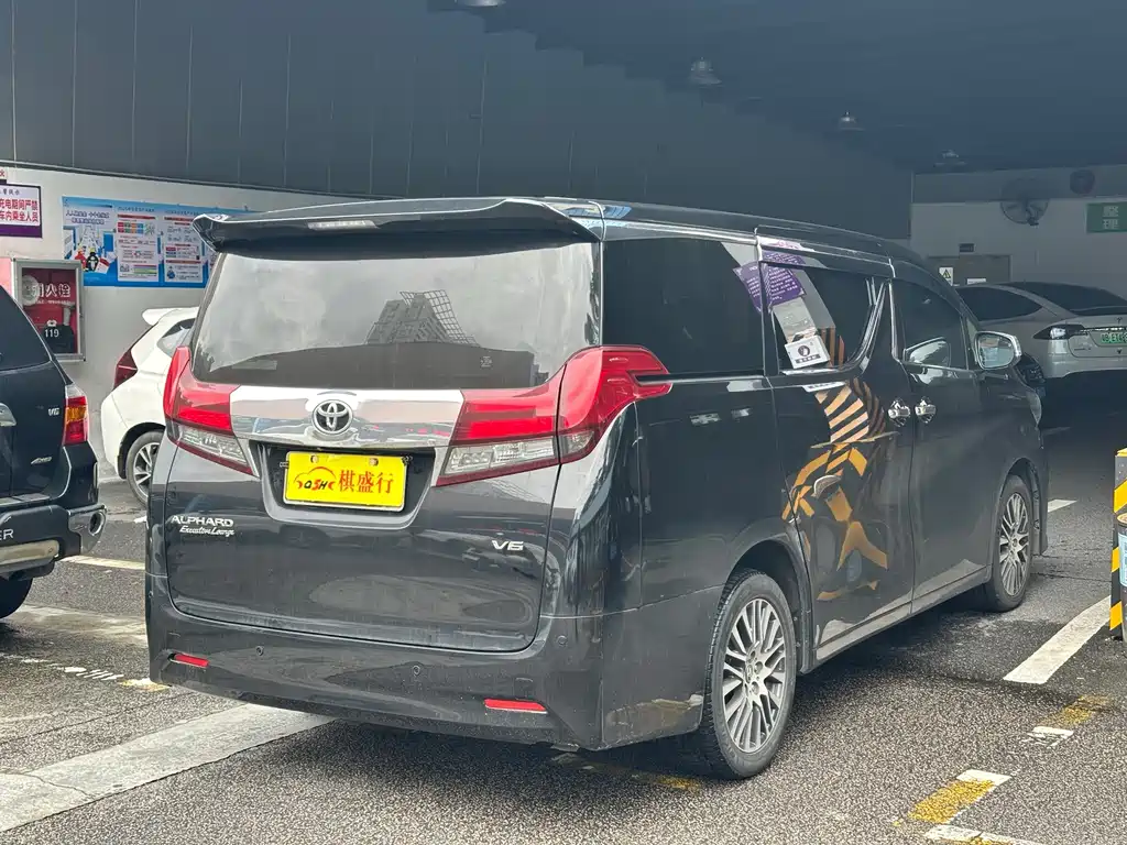 Toyota Alphard — фото 8