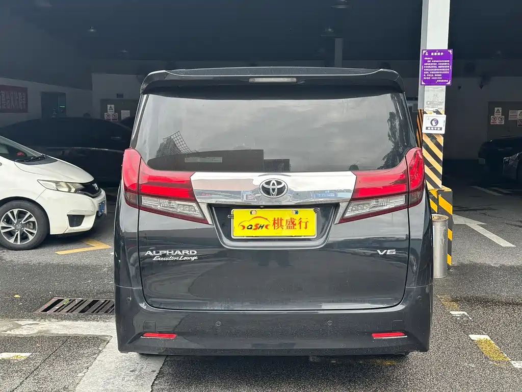 Toyota Alphard — фото 9