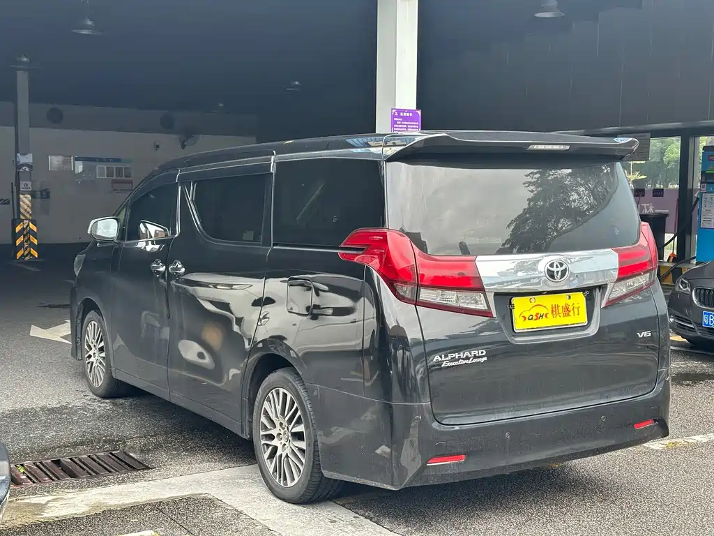 Toyota Alphard — фото 10