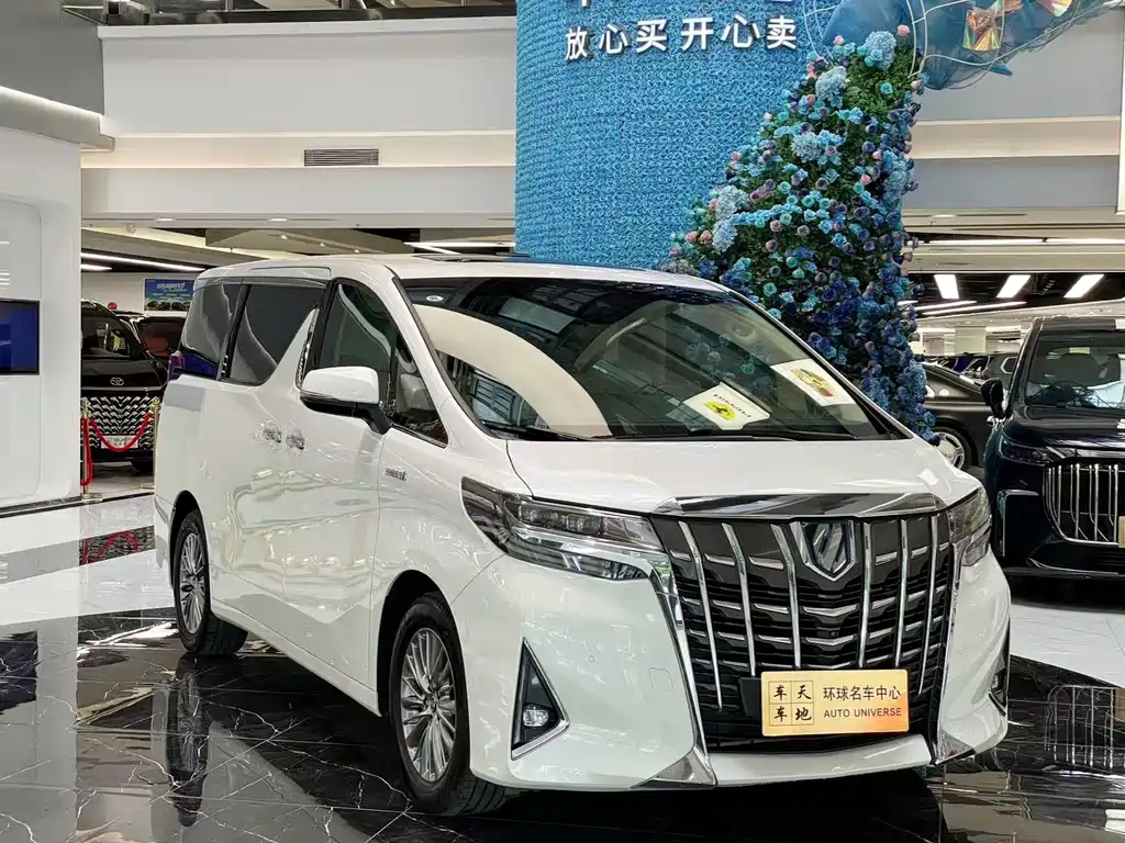 Toyota Alphard — фото 3