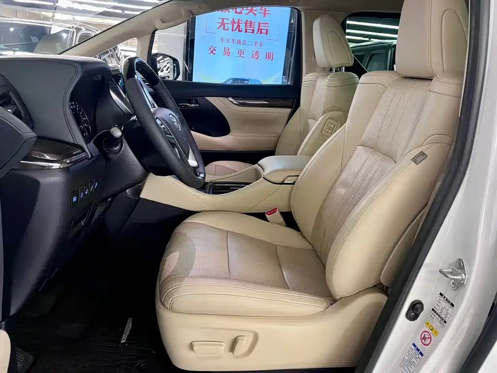 Toyota Alphard — фото 8