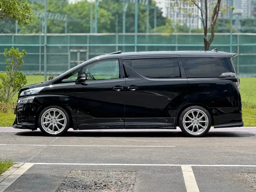 Toyota Vellfire — фото 3