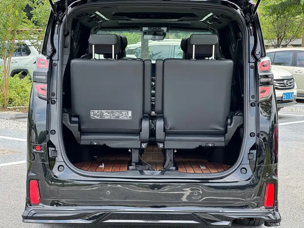 Toyota Vellfire — фото 21