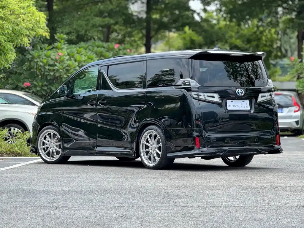 Toyota Vellfire — фото 4