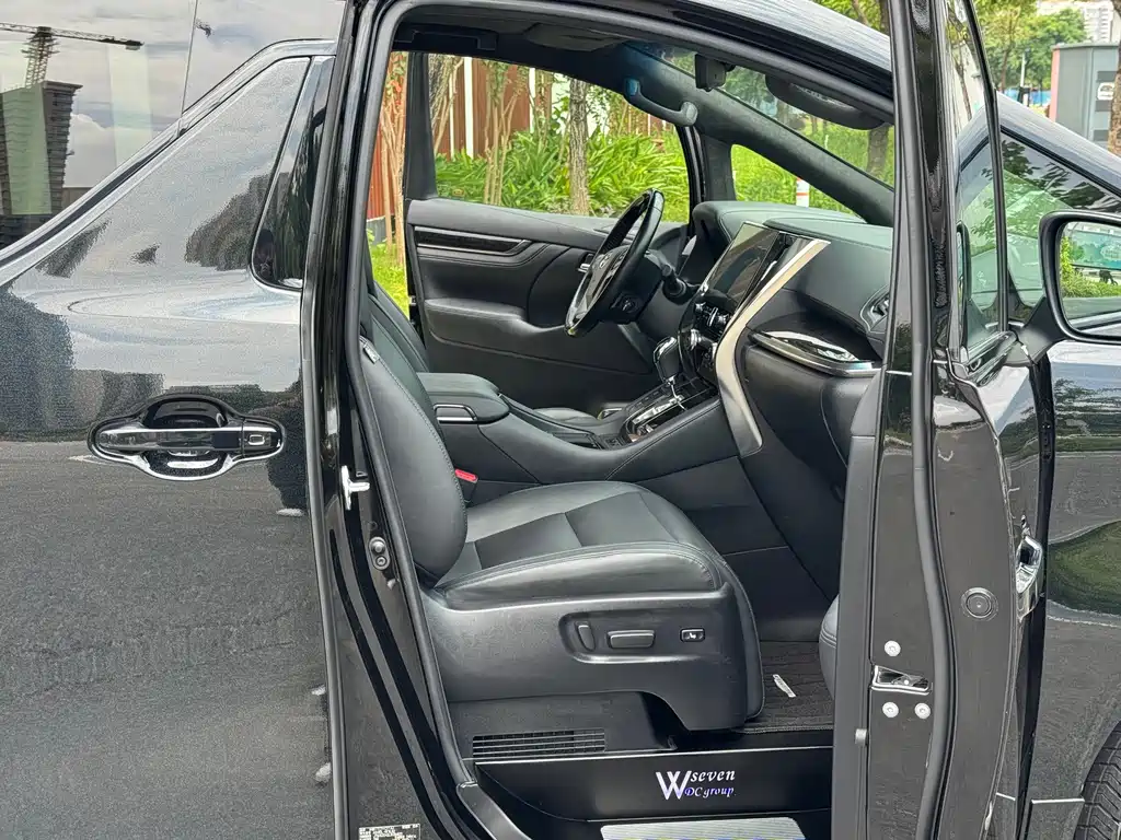 Toyota Vellfire — фото 7