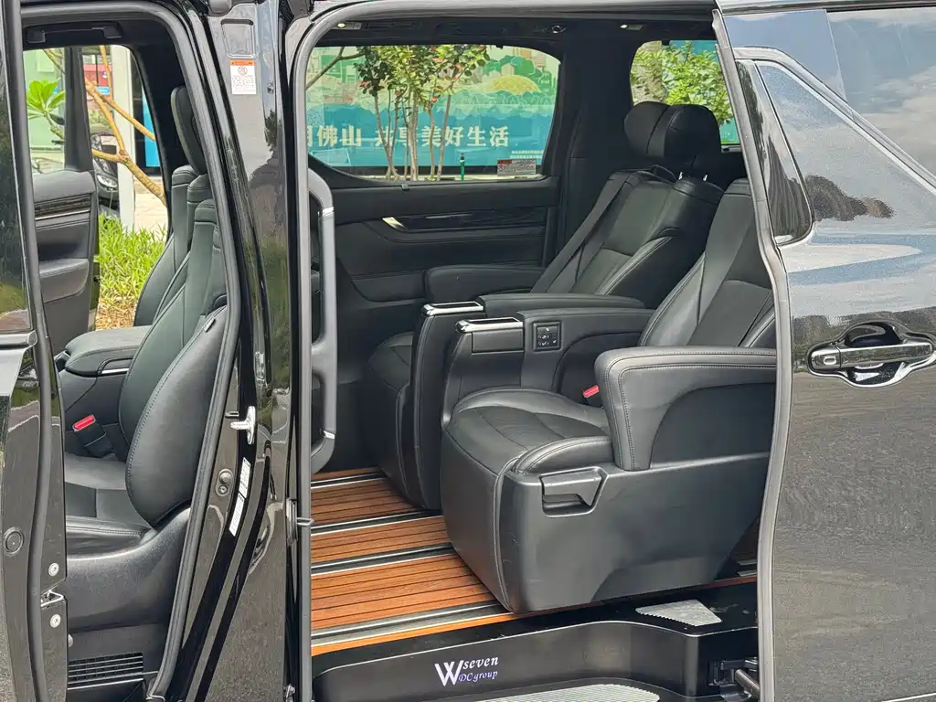Toyota Vellfire — фото 8