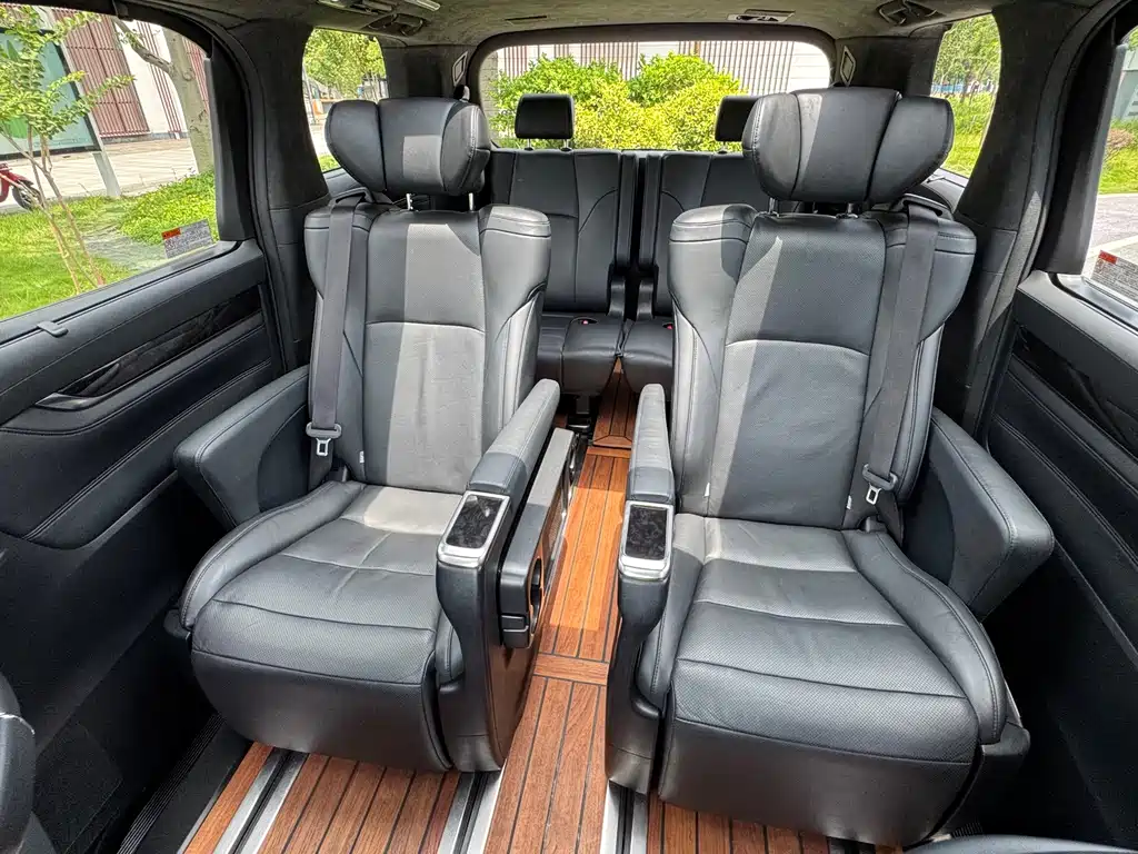 Toyota Vellfire — фото 9