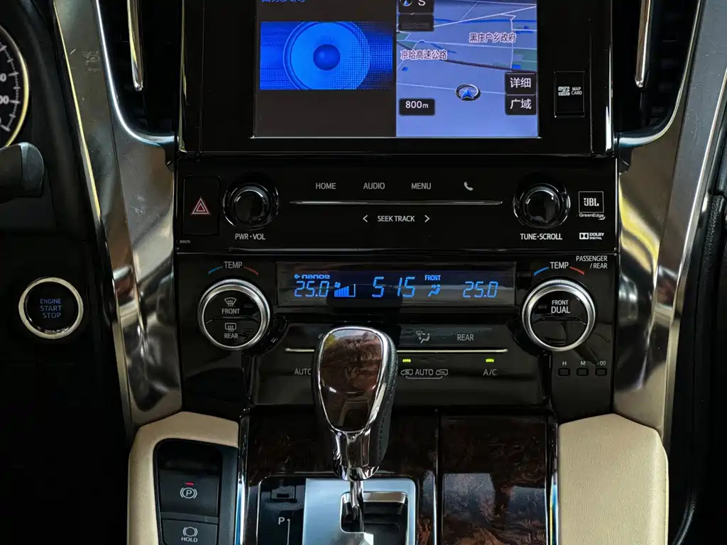 Toyota Alphard — фото 5