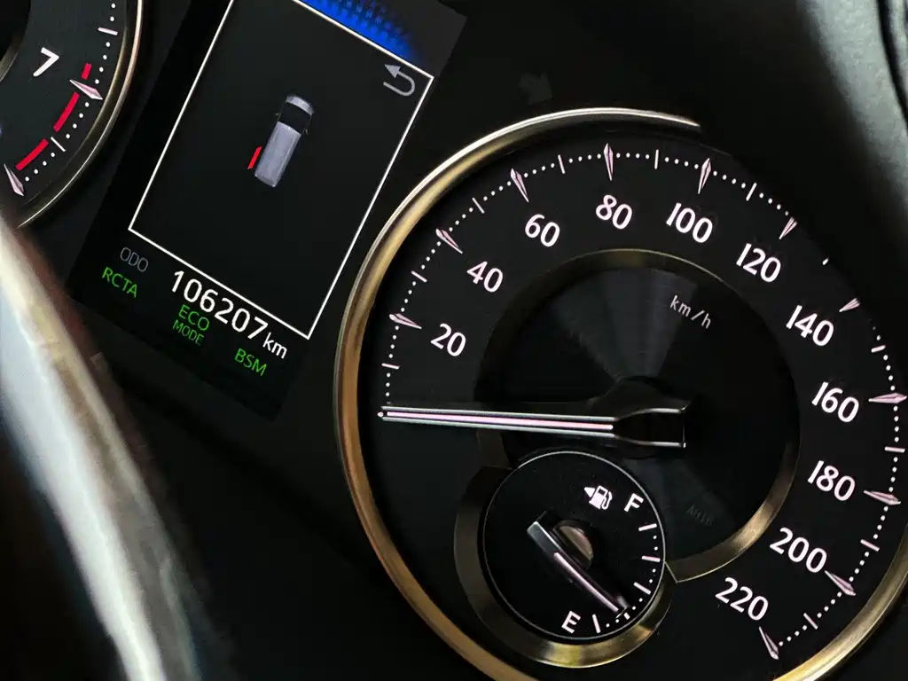 Toyota Alphard — фото 6