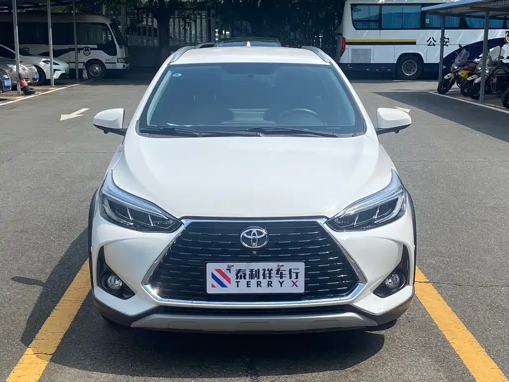 Toyota Yaris L — фото 2